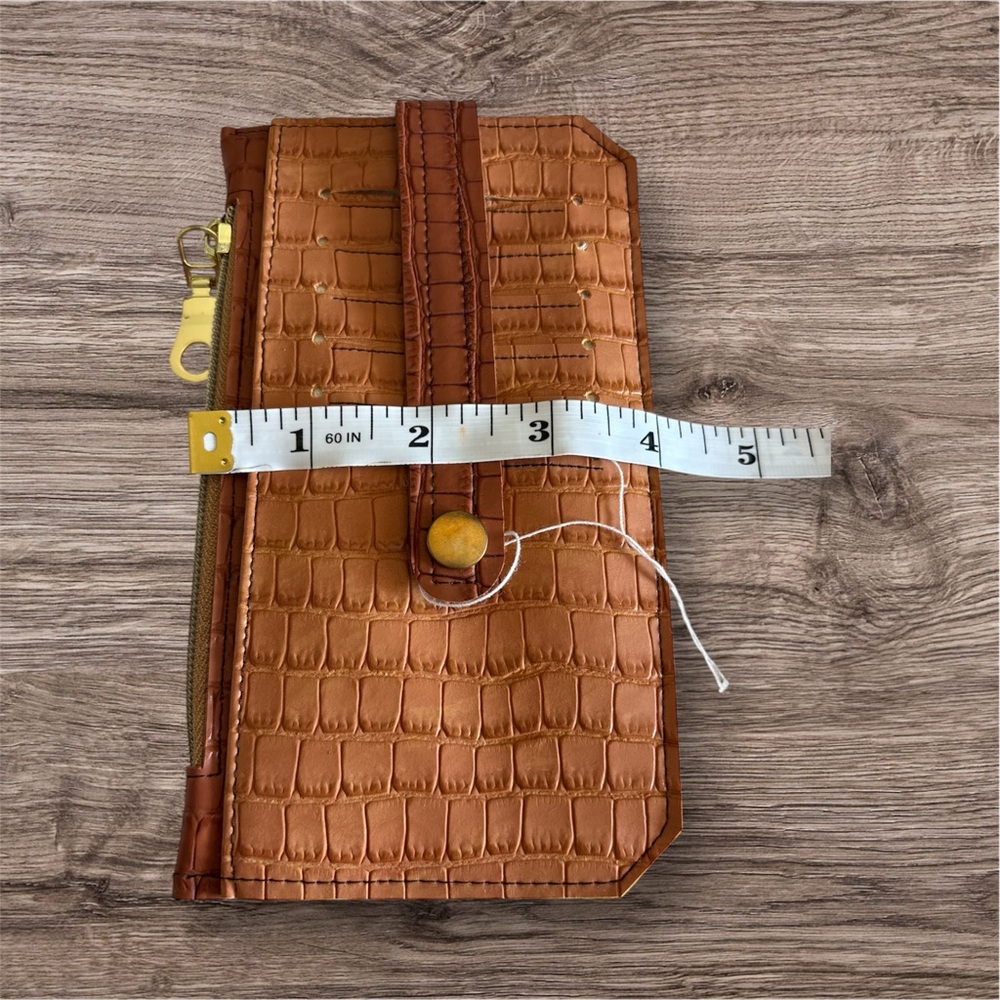 Crocodile Pattern Tan Wallet - image 7